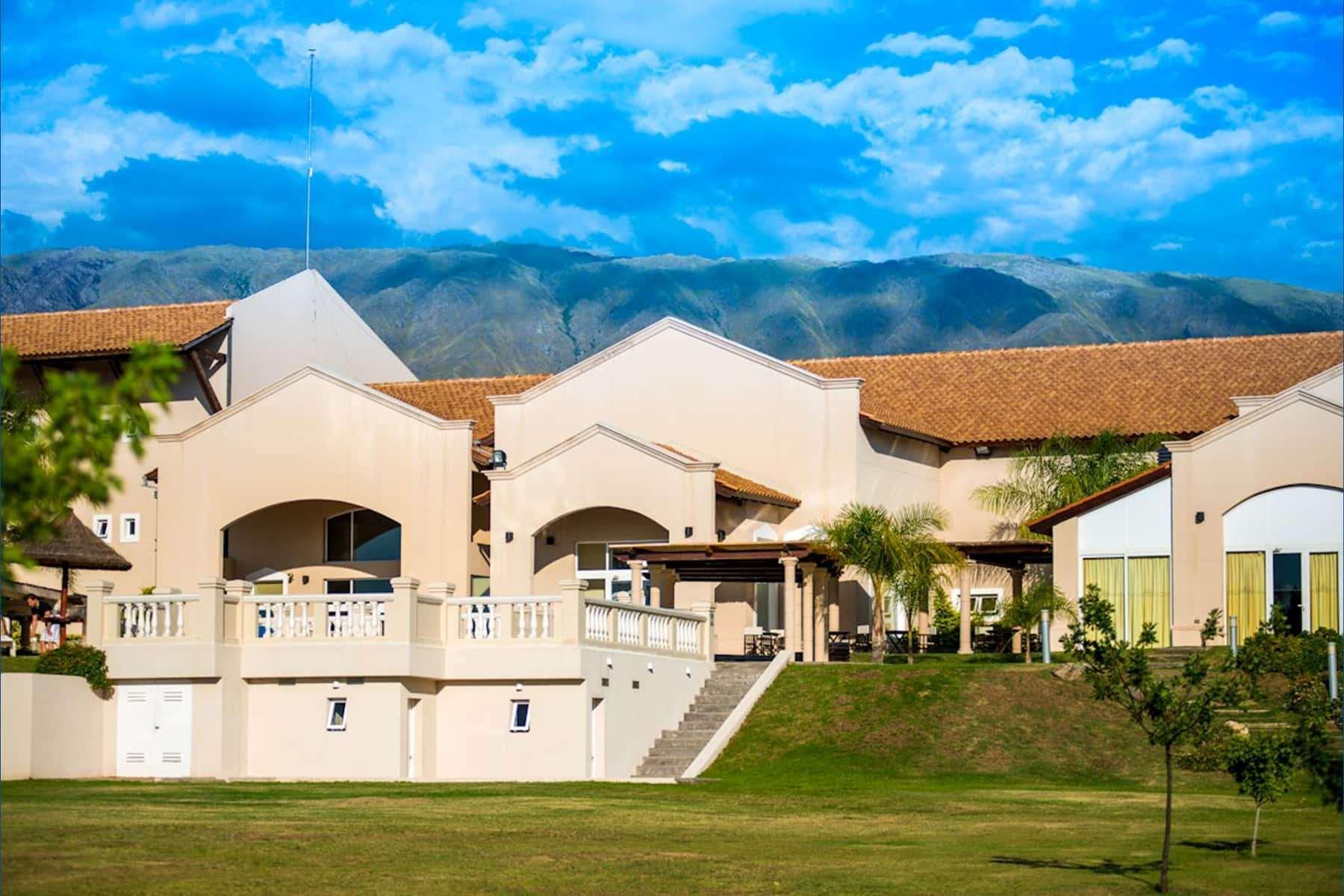 Howard Johnson Resort Spa & Convention Center Villa de Merlo Ngoại thất bức ảnh