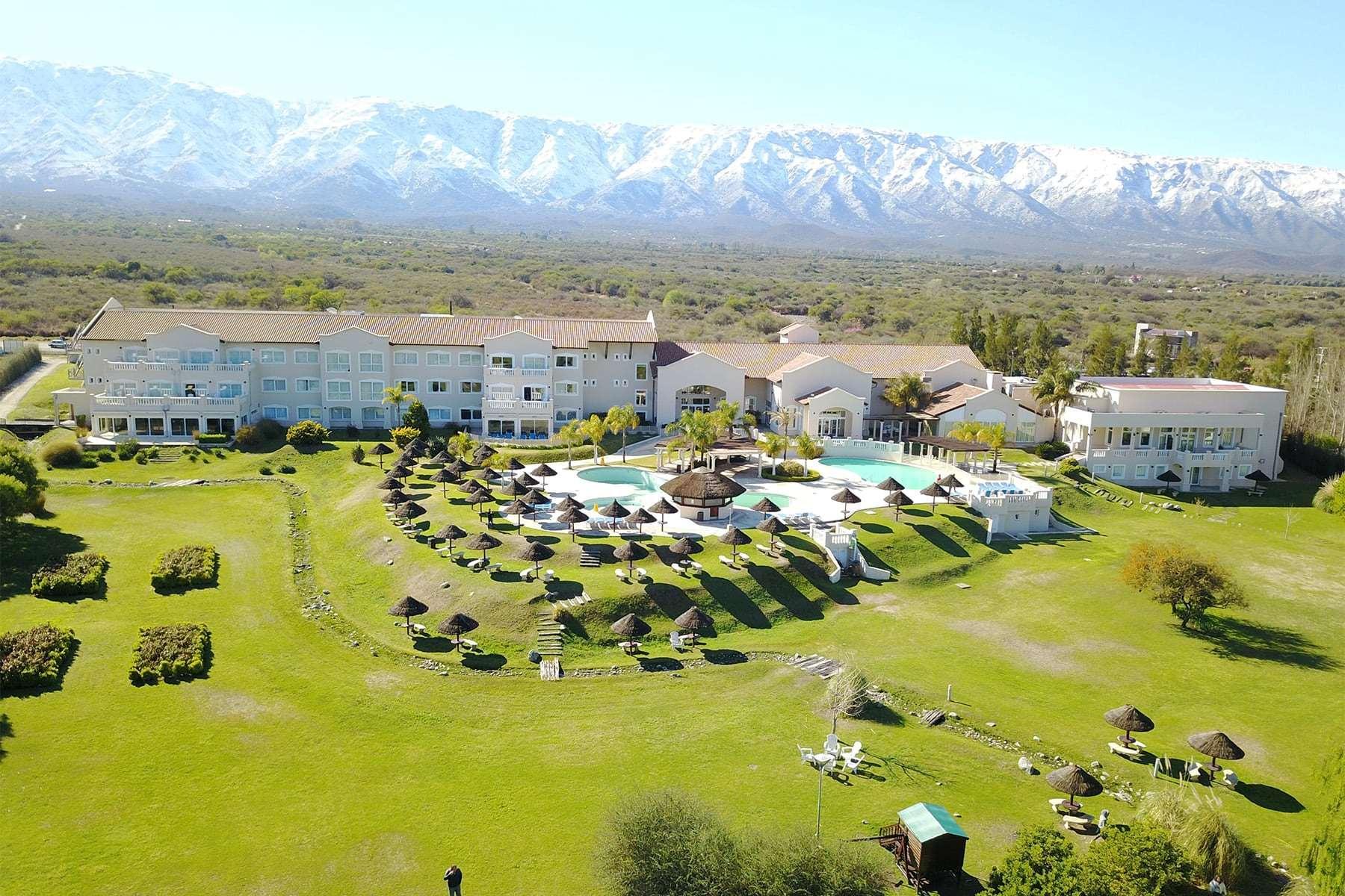 Howard Johnson Resort Spa & Convention Center Villa de Merlo Ngoại thất bức ảnh